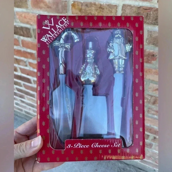 Wallace Silversmiths Other - Wallace Silversmith Silver Plate Cheese Set NWT Christmas Holiday Snowman Santa